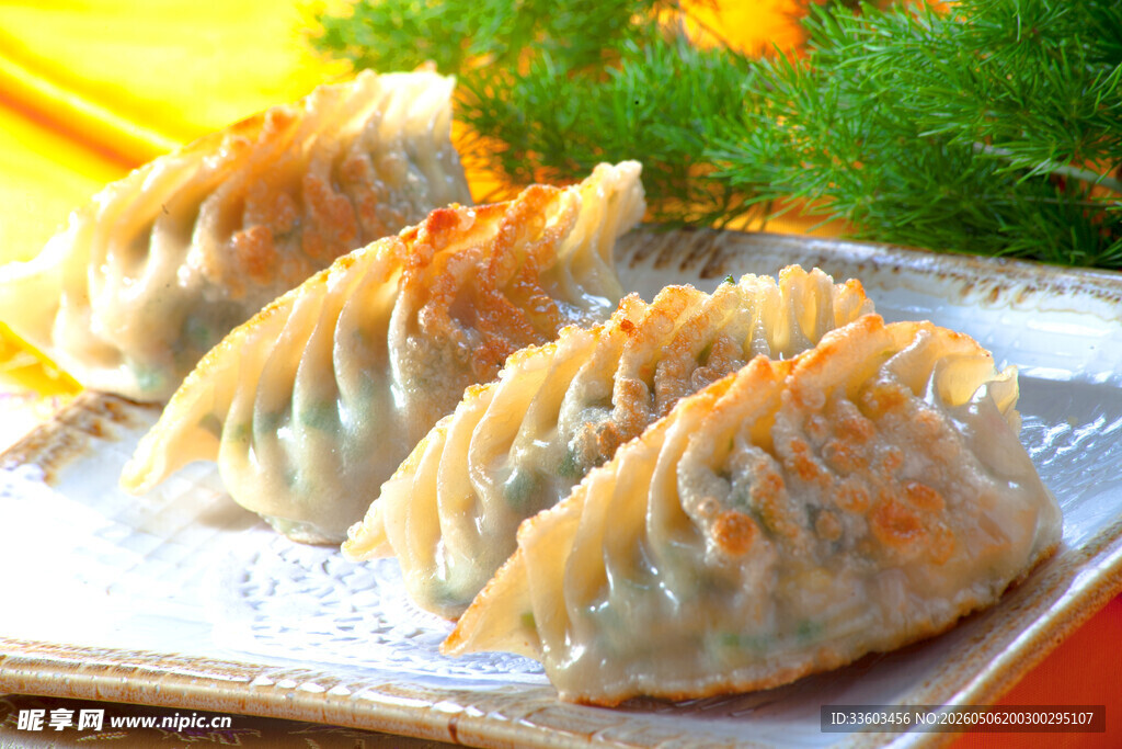 美味煎饺摆盘展示