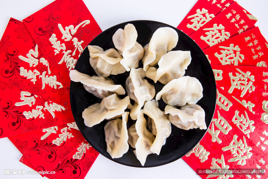 喜庆饺子配传统红包