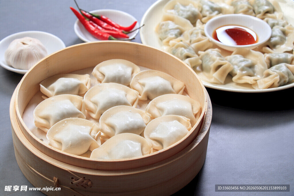 蒸笼里的美味饺子