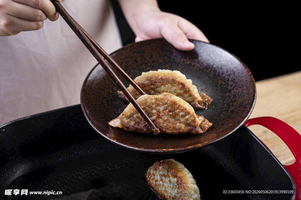 煎制美食瞬间
