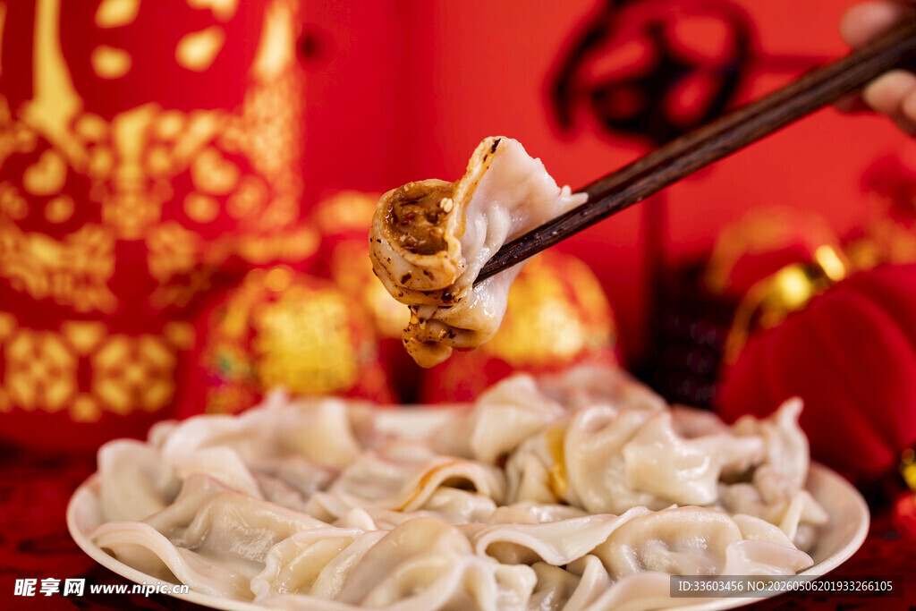 喜庆场景中的美味饺子