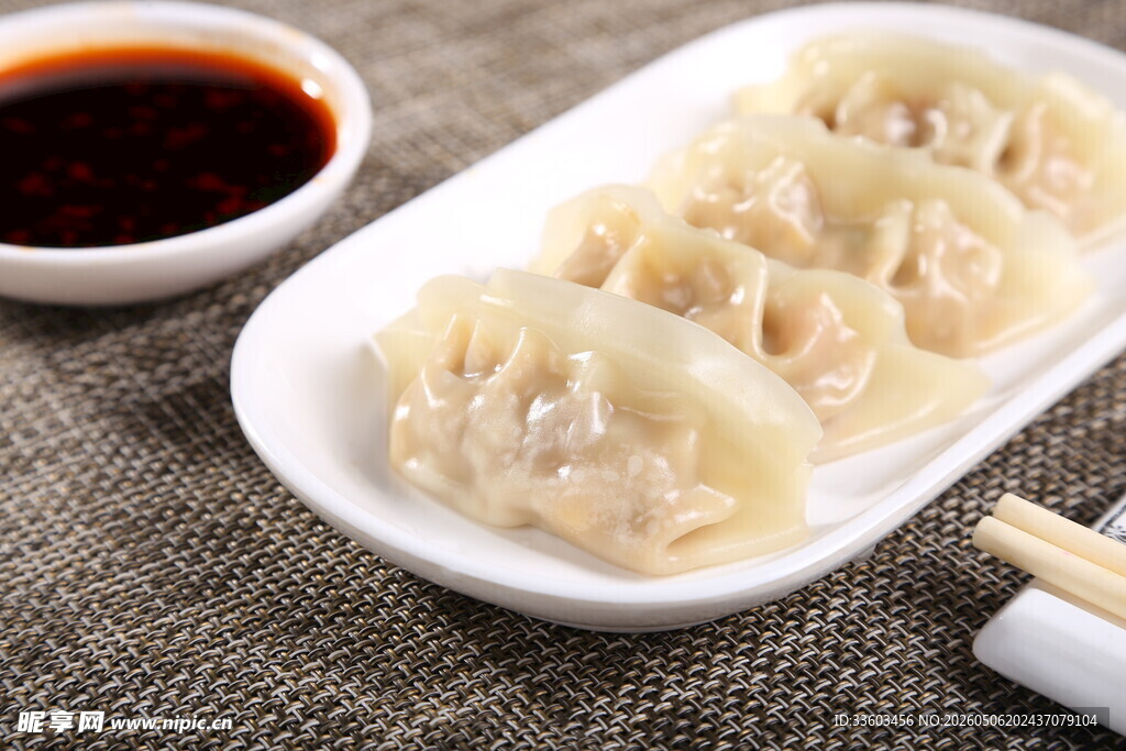 美味饺子配蘸料