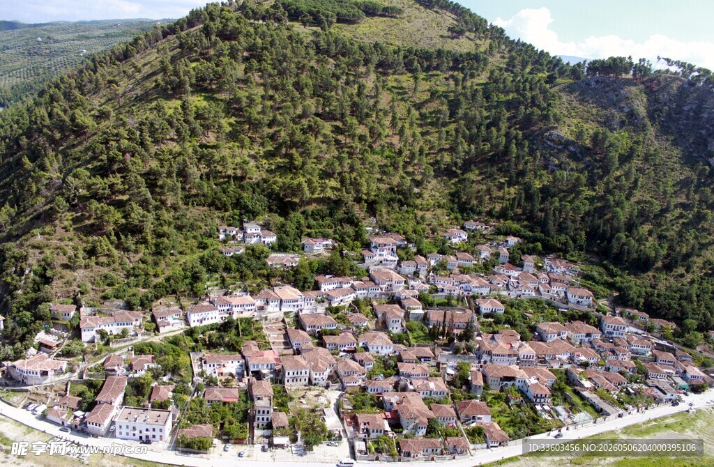 山间村落俯瞰美景