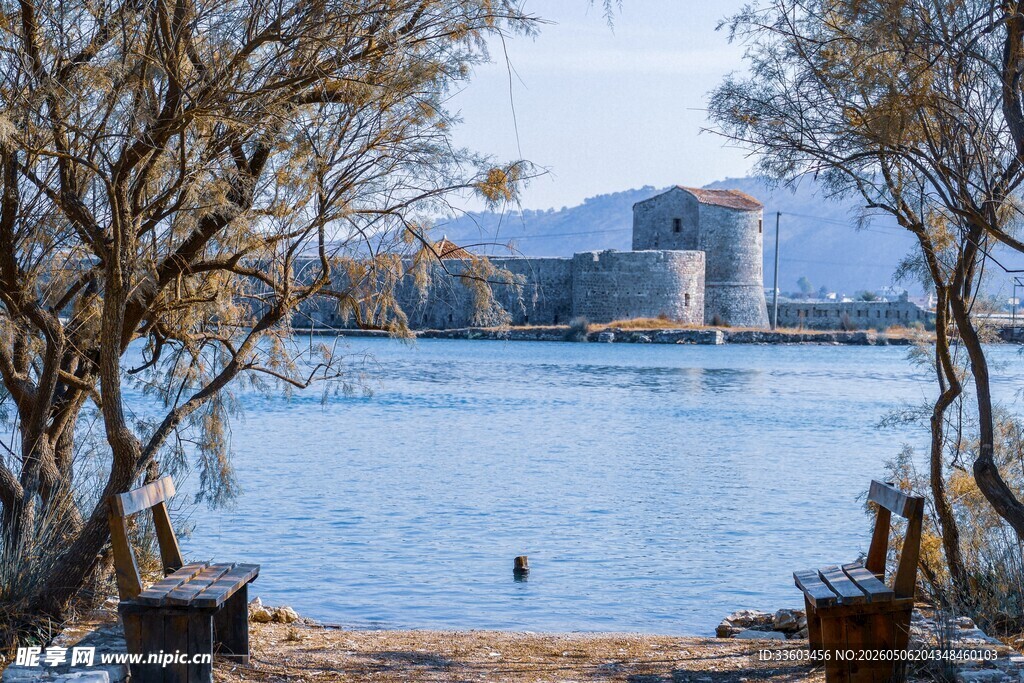 湖畔城堡美景