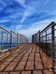 海上栈桥延伸向远方