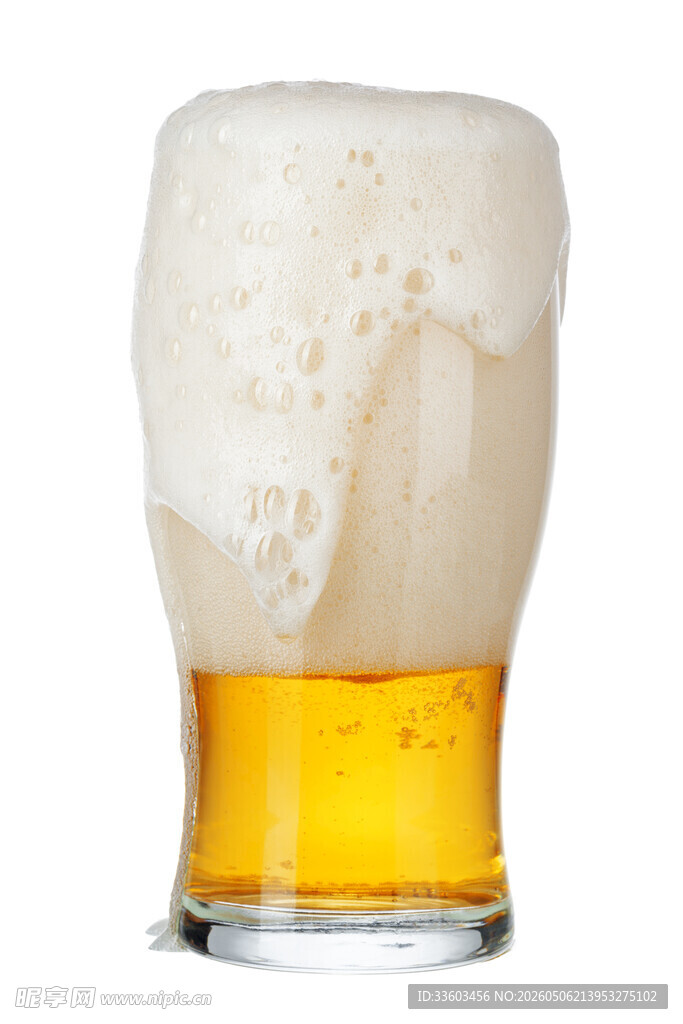 满溢泡沫的金黄啤酒杯