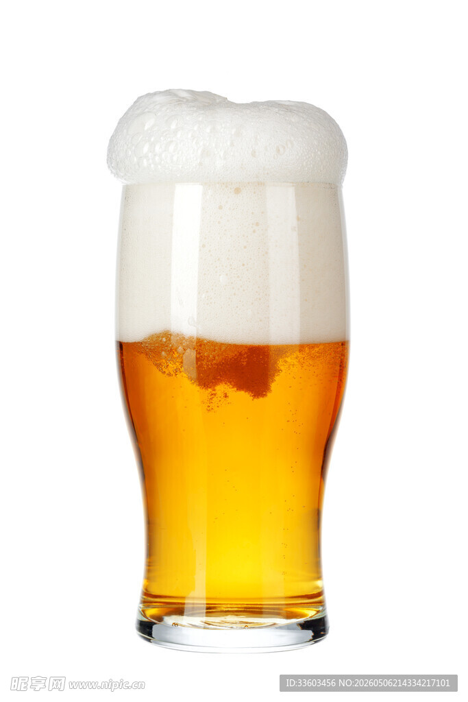 满溢泡沫的金黄啤酒杯