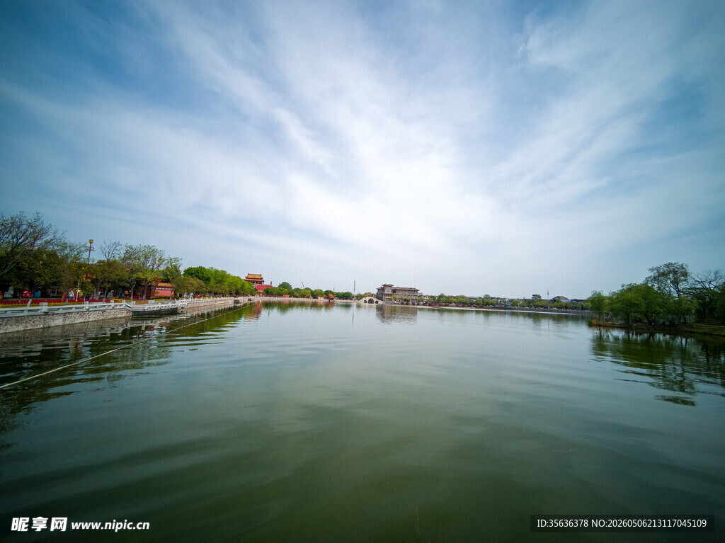 龙亭潘家湖畔蓝天美景