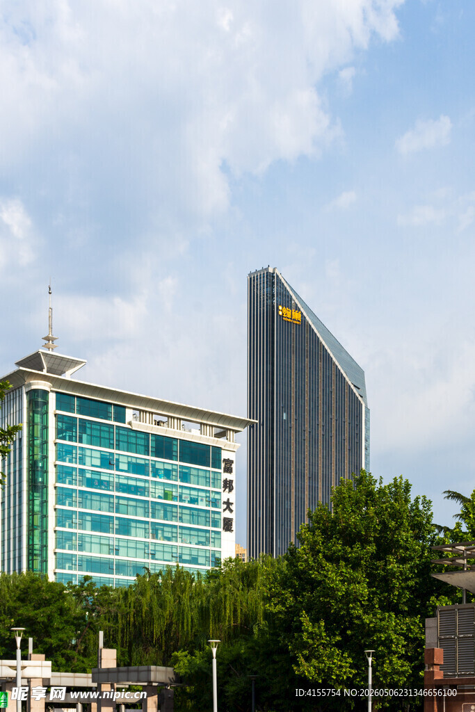 城市中的现代化高楼建筑