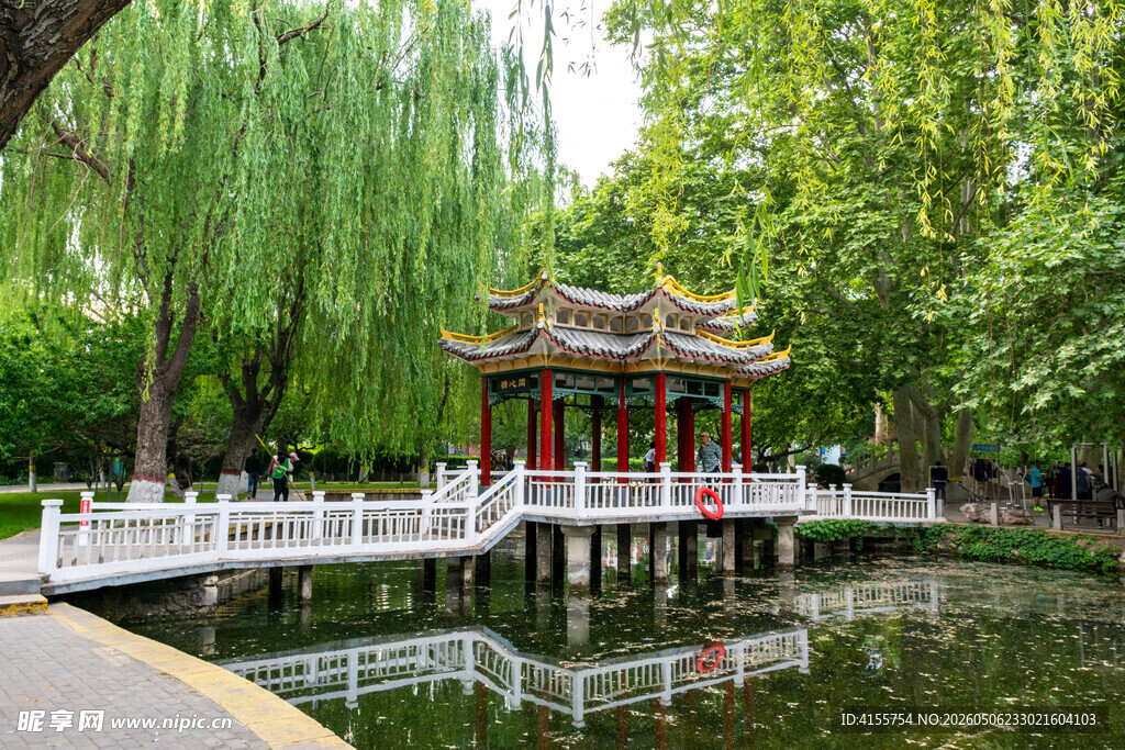 湖畔古亭美景
