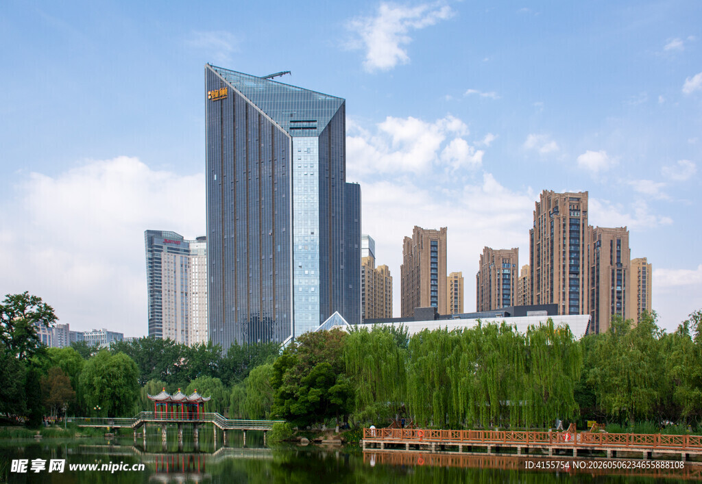 城市河畔高楼风景