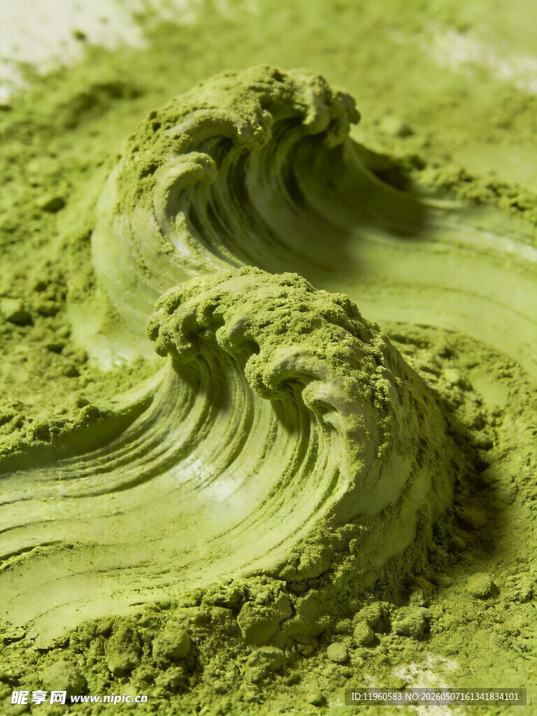 抹茶粉形成的美丽波浪纹理