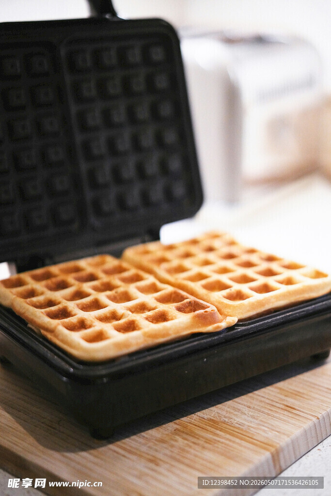 华夫饼机制作美味华夫饼