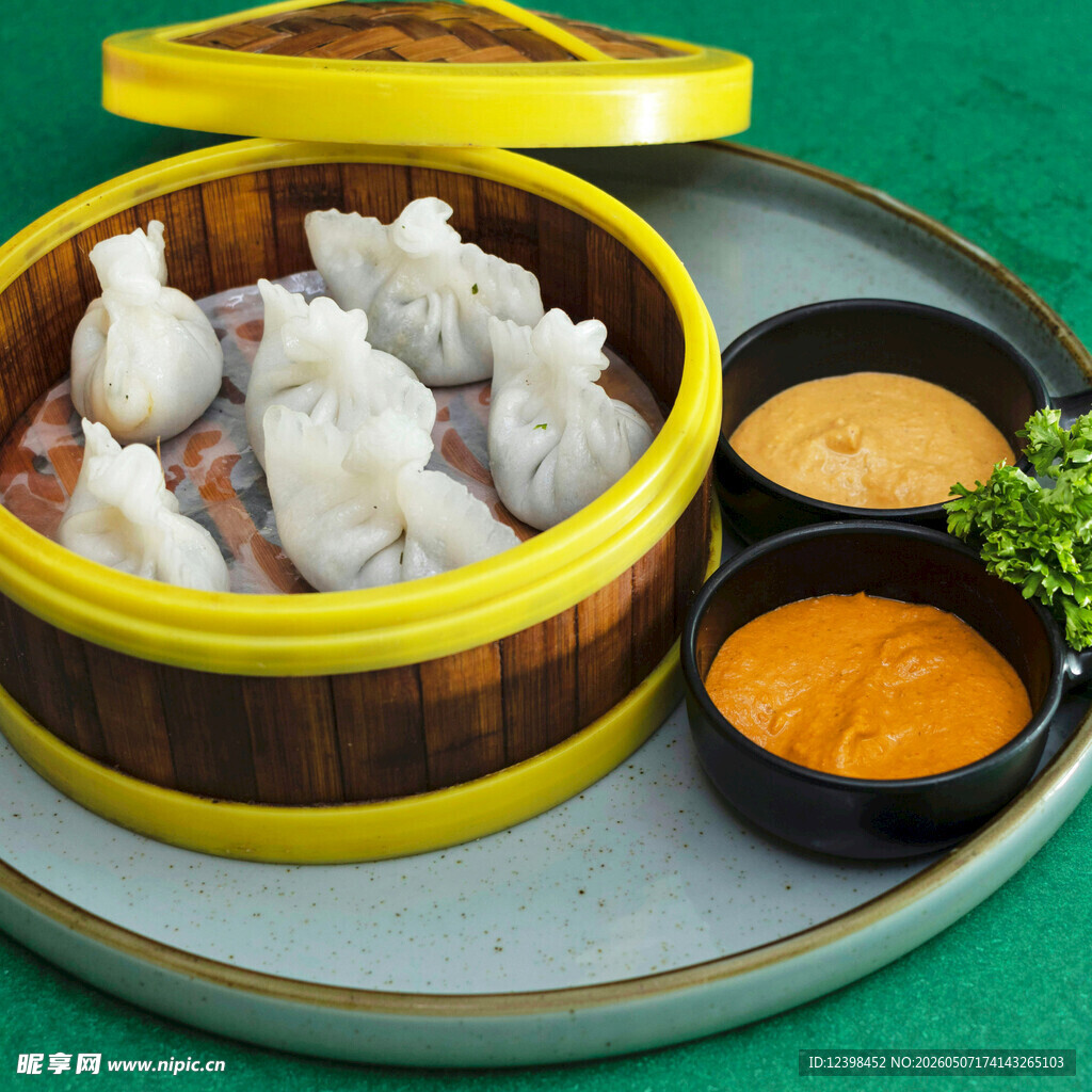 竹笼蒸虾饺