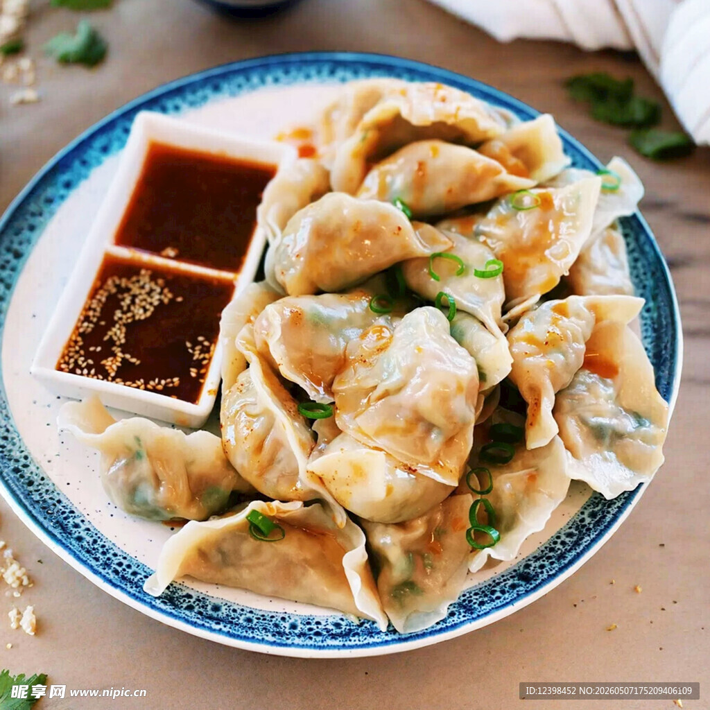 美味饺子配蘸料