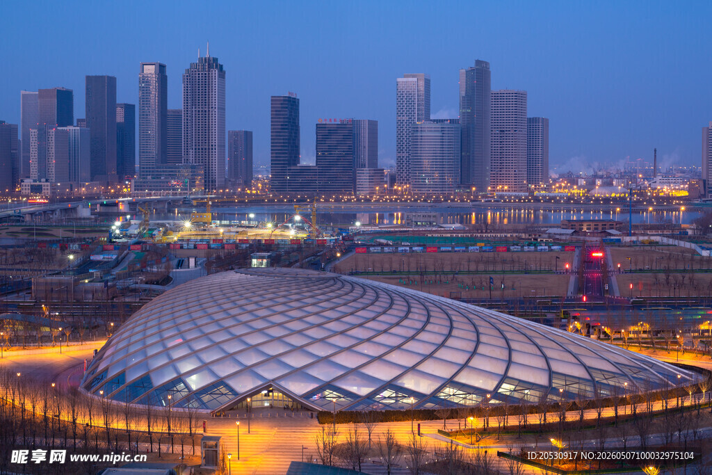天津于家堡高铁站夜景