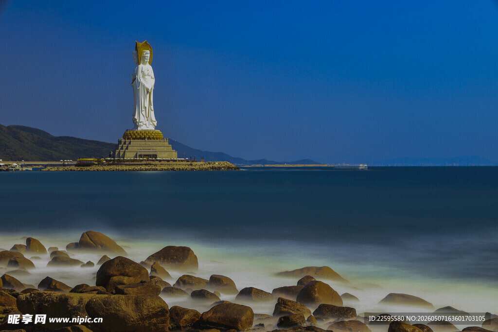 三亚南海观音与礁石美景