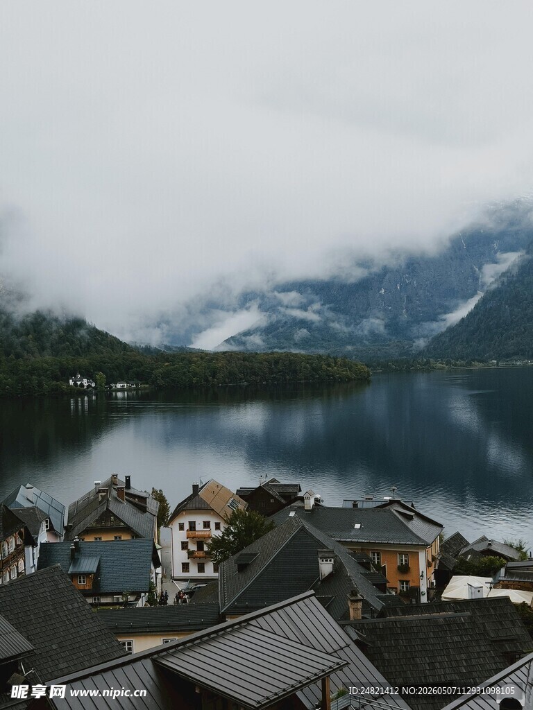 湖畔小镇美景
