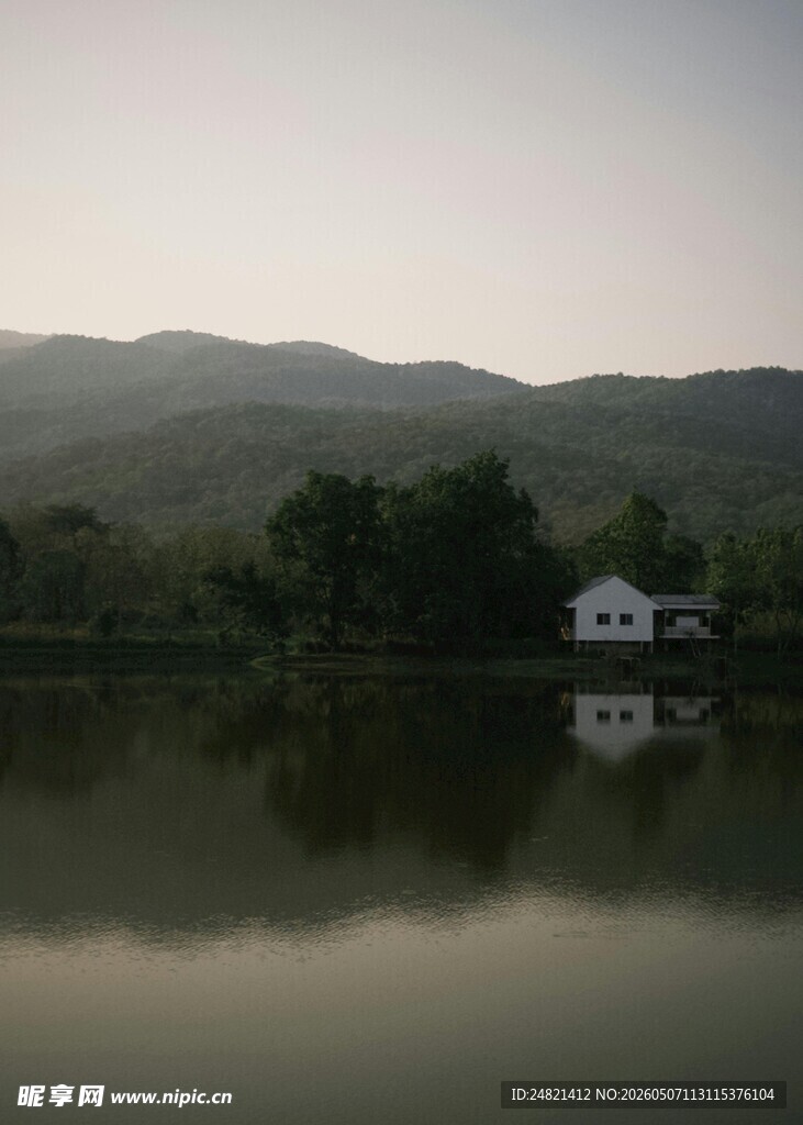 湖畔小屋
