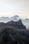 雄伟远山