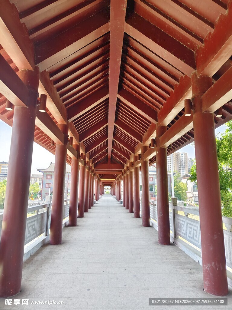 古色古香的木质长廊