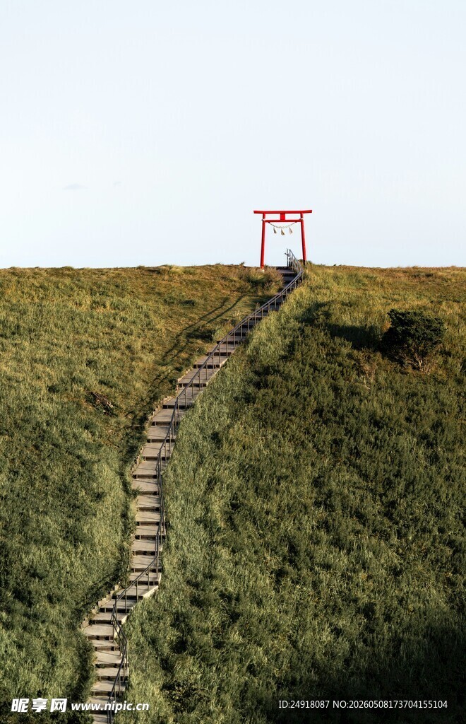 蜿蜒阶梯通向红门景观