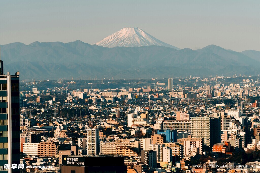 东京城市景观与富士山远景