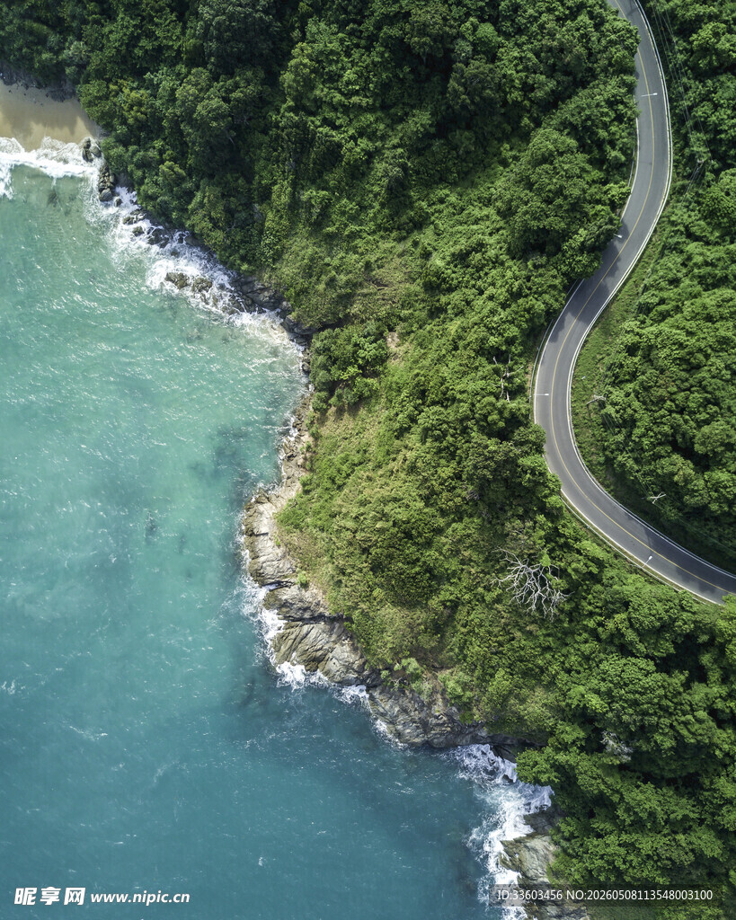 海岸蜿蜒公路俯瞰美景