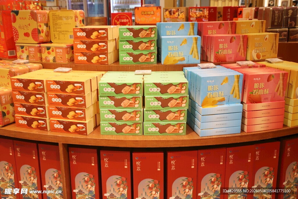 多样精美糕点整齐陈列