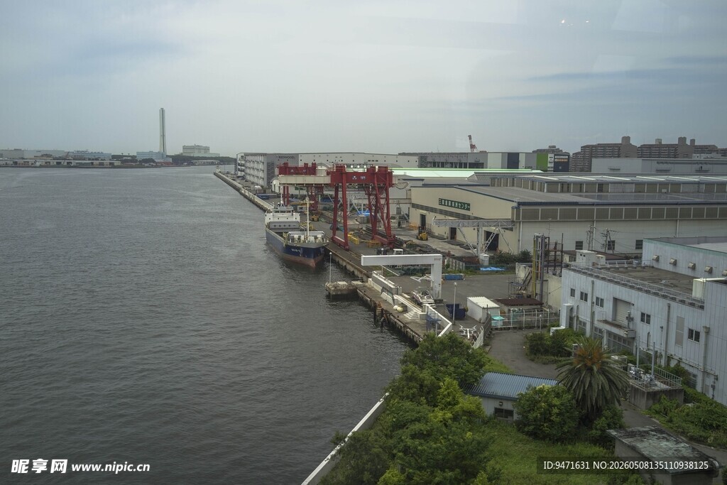 日本河畔城市港口景观