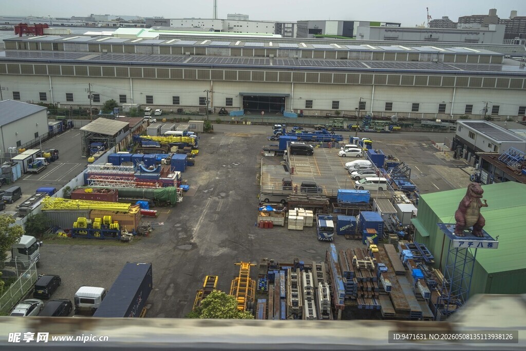 日本建筑工地设备停放场景