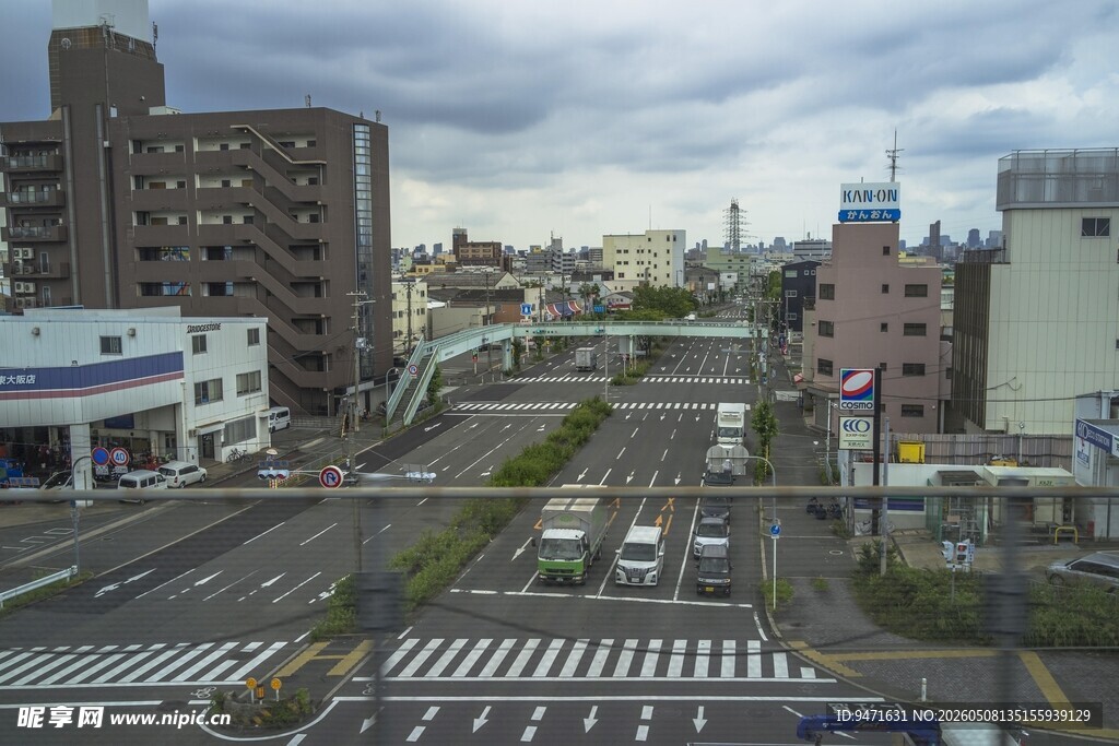 城市街道交通俯瞰景象