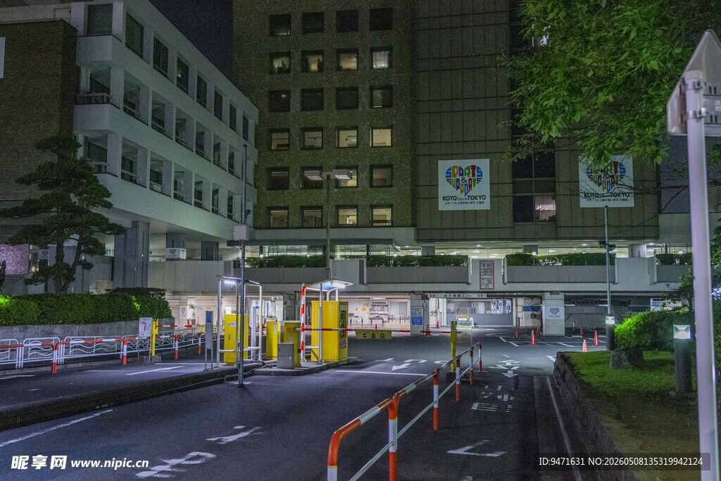 日本城市夜晚街道与建筑物景观