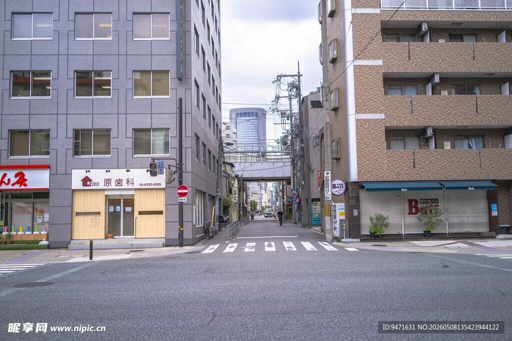 日本城市街道的安静街景