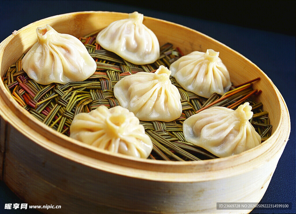 竹笼里的美味小笼包