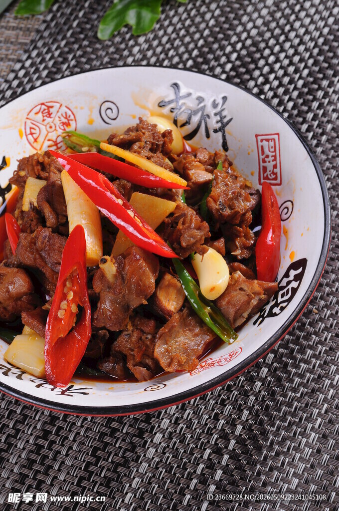 香辣美味爆炒牛肉块