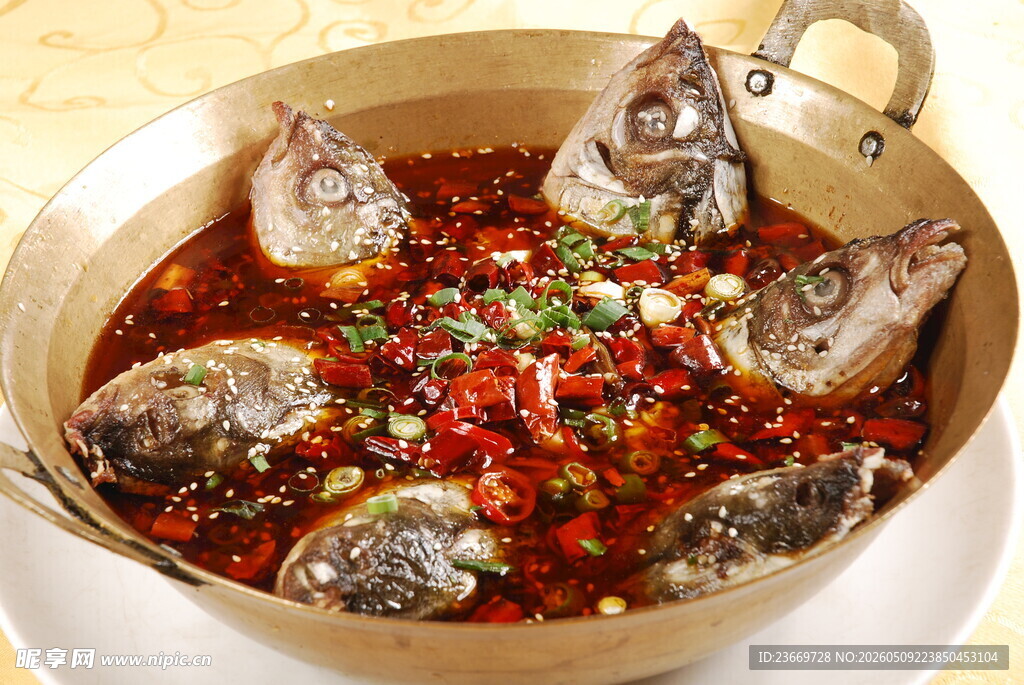 香辣美味的特色火锅鱼