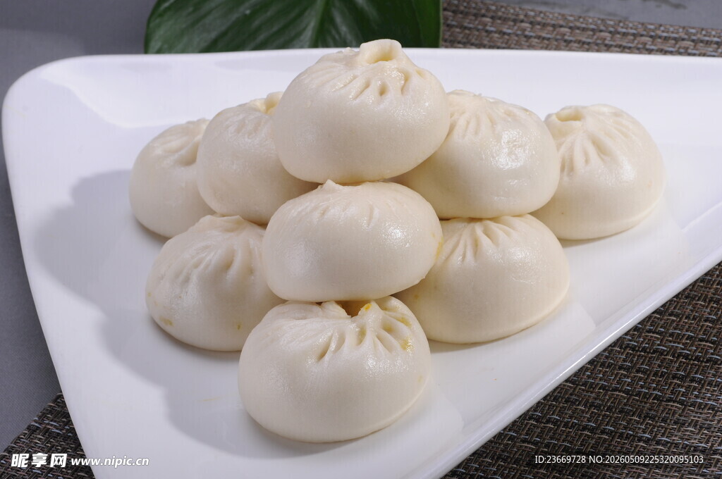 一盘美味包子