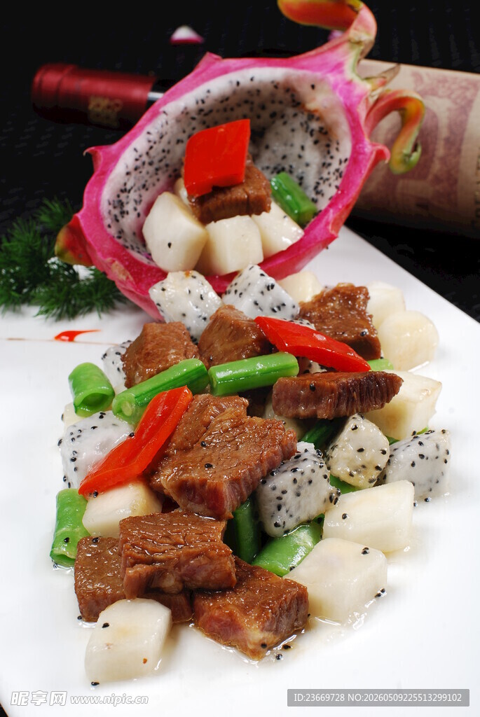 火龙果配炒牛肉等美食