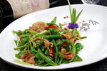 青椒炒肉片摆盘精致