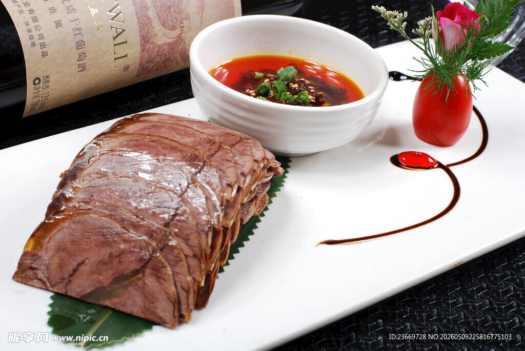 美味卤牛肉配特色蘸料
