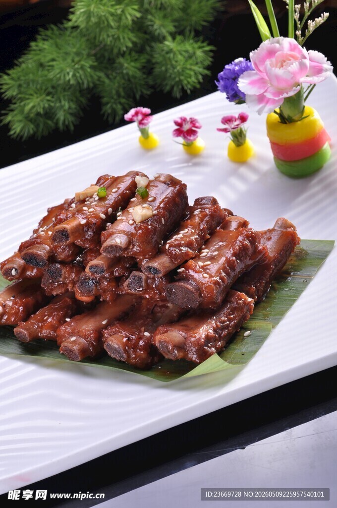 美味烤排骨摆盘精致