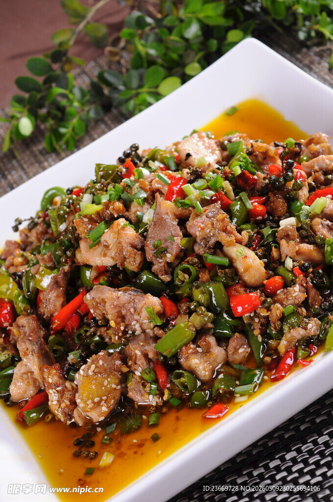 青椒炒肉鲜香下饭佳肴