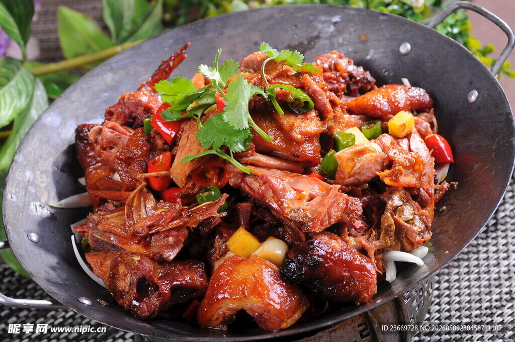 美味干锅鸡鲜香诱人