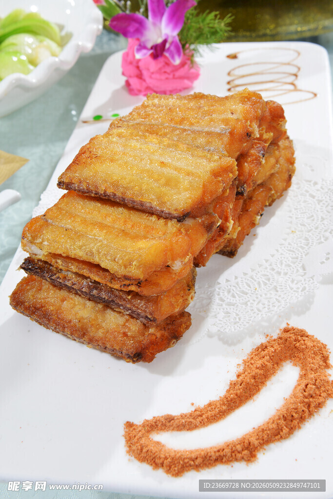 香酥炸带鱼配特色蘸料