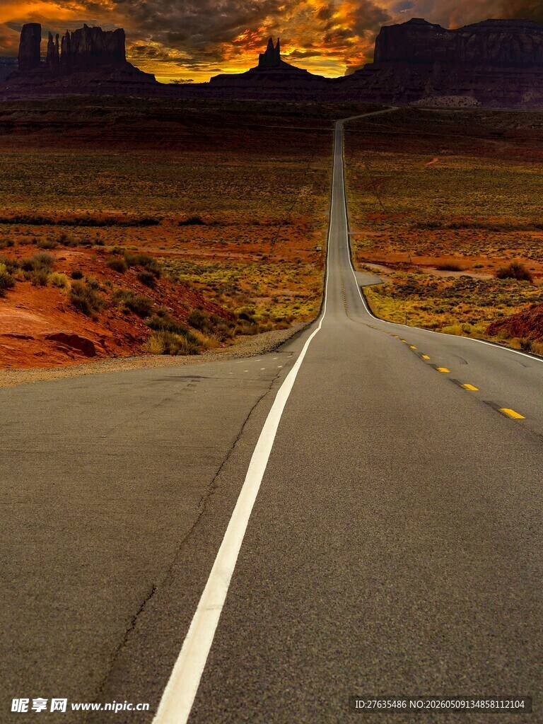 旷野中的延伸公路