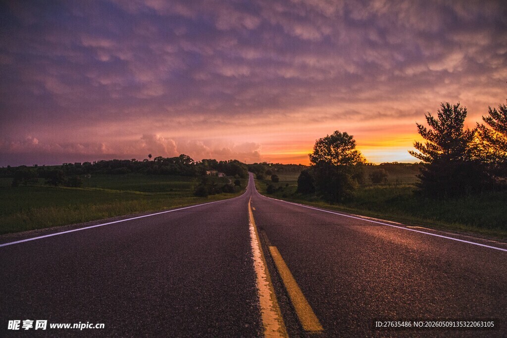夕阳下的公路美景