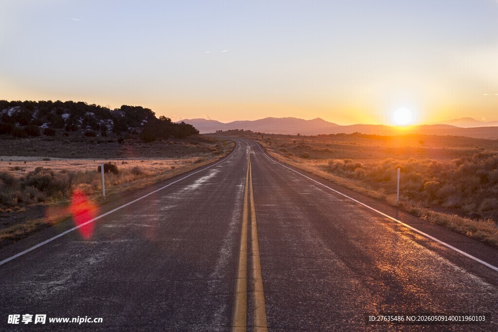 夕阳下的公路美景