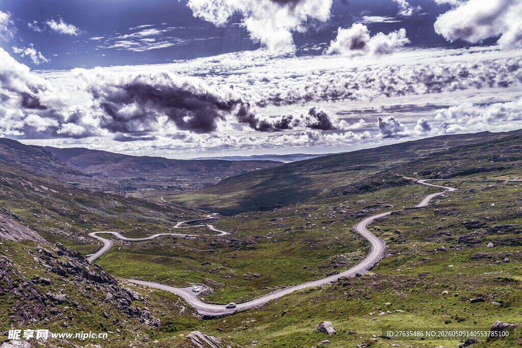 山间蜿蜒公路与壮美风景