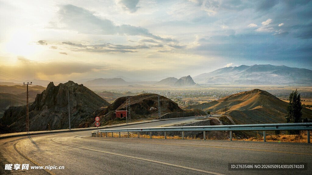公路日落美景